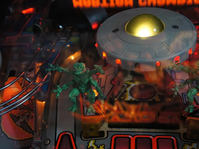 De 3D-Marsmannetjes op de Bally Attack from Mars flipperkast