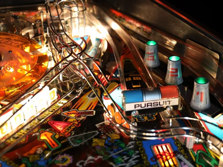 Pursuit en Air Raid op de Bally Judge Dredd flipperkast