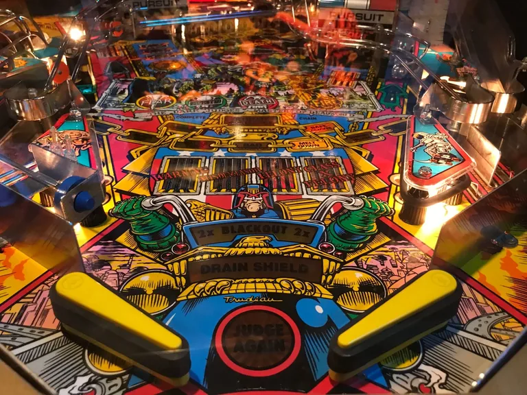 De Supergame op de Bally Judge Dredd flipperkast