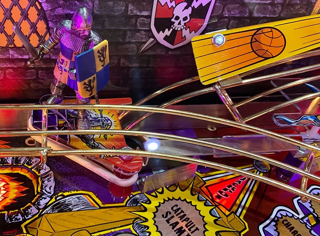 De katapult op de Williams Medieval Madness flipperkast