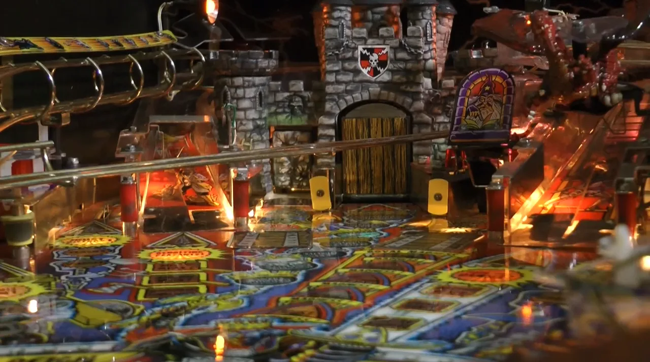 Williams Medieval Madness flipperkast te huren - speelveld met kastelen en trollen