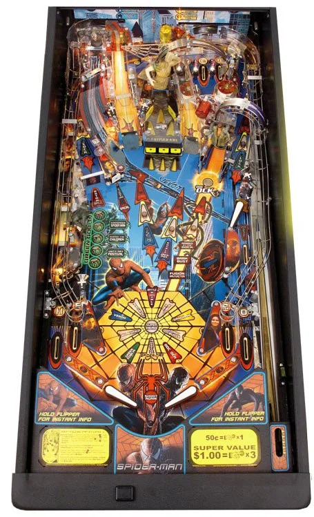 Bovenaanzicht van het Stern Spider-Man speelveld met de schurken-toys
