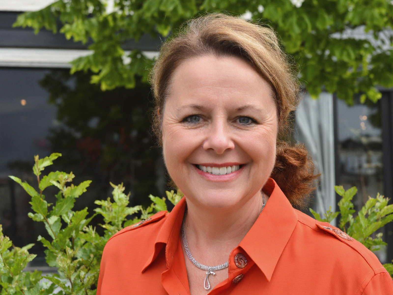 Karin de Jonge, Office Manager