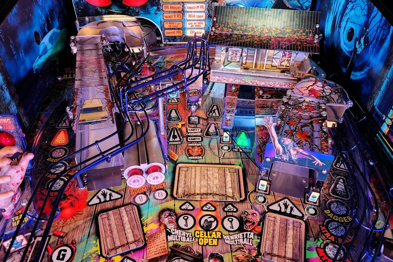 Spooky Pinball Evil Dead flipperkast te huren - horror in de blokhut met Ash en de Deadites