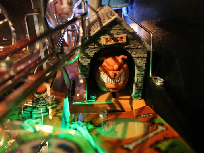 Junk Yard Dog op de Williams Junk Yard flipperkast