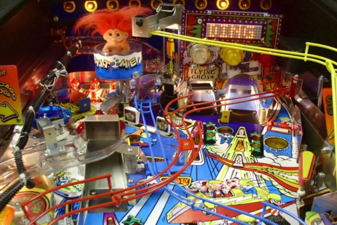 Stern Pinball Rollercoaster Tycoon flipperkast te huren - de pretpark-bouwgame met achtbanen en kermisplezier